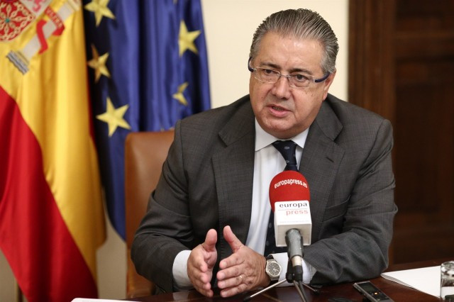 Zoido adverteix Puigdemont que la inhabilitació es compleix i que no es sortirà amb la seva