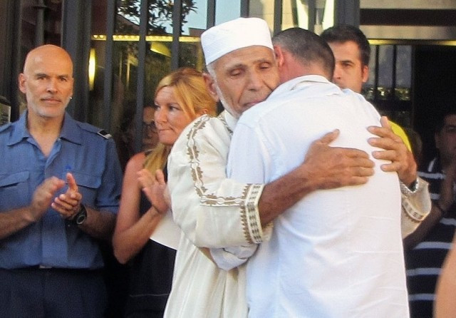 Abrazo 1