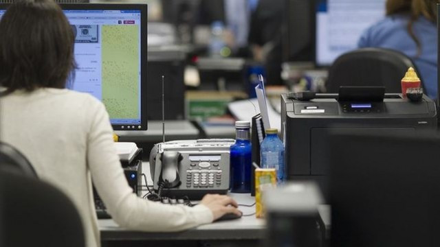 Els funcionaris cobraran una paga de 300 euros per endarreriments de la pujada salarial