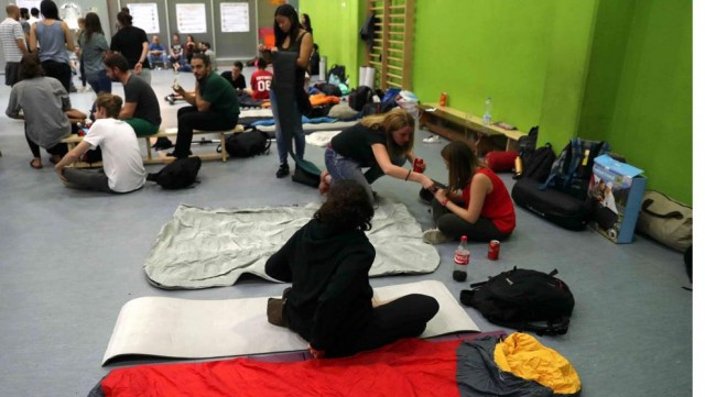 Les famílies, contràries al fet que els alumnes es facin ells mateixos les proves PCR