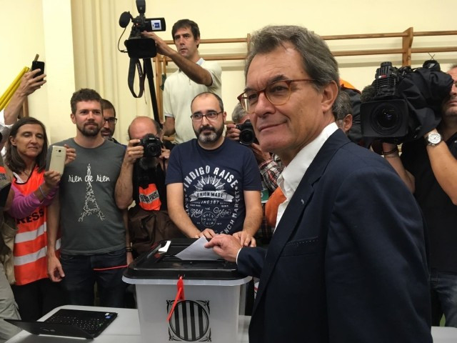 Artur mas vota referendum 2