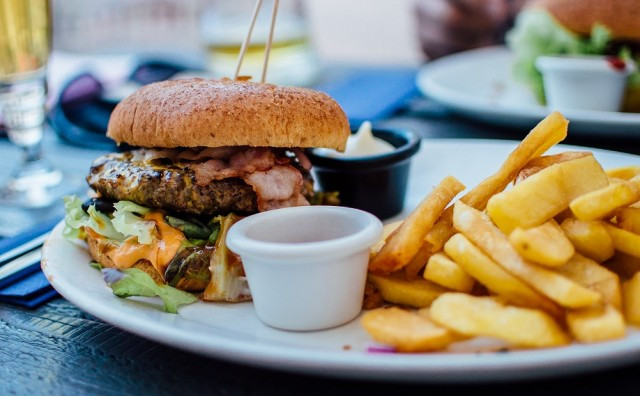 Fast food hamburguesa caloras grasa comida