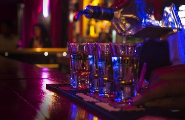 L'alcohol provoca més demències en homes i trastorn mental en dones