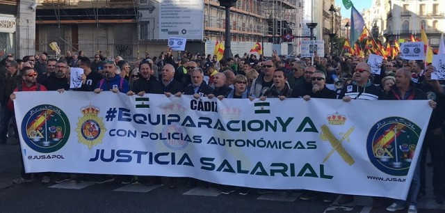 Sindicat de Mossos es suma a la manifestació de policies locals per reclamar la jubilació anticipada