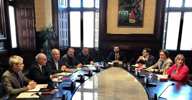 El Constitucional suspendrà als membres de la mesa si incompleixen la resolució que dicti