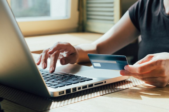 Ordenador tarjeta compras online parlamento europeo