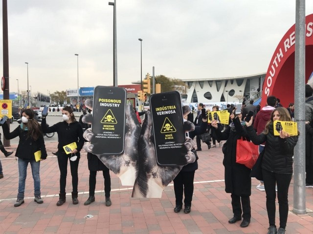 ActivistasdeSetemprotestanporelusodeproductostxicosenlafabricacindemvilesenelMWC