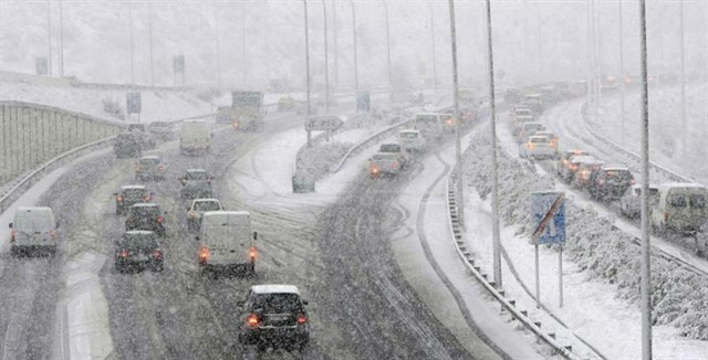 Tres carreteres continuen tallades pel temporal de neu a Catalunya