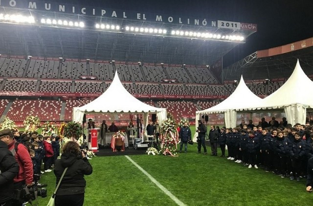 El món del futbol es bolca en l'adéu a 'Quini'