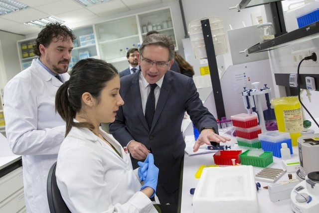 Jaumegirodirectorgeneraldelafundacionbancarialacaixaenelcentrodeinvestigacionmedicaaplicadacima