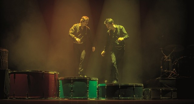 El cicle Platea Jove torna a Manresa amb els Camut Camut i el seu món de dansa i percussió