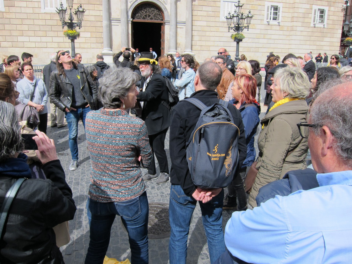 Concentrados ante palau de la generalitat por registro de la guardia civil