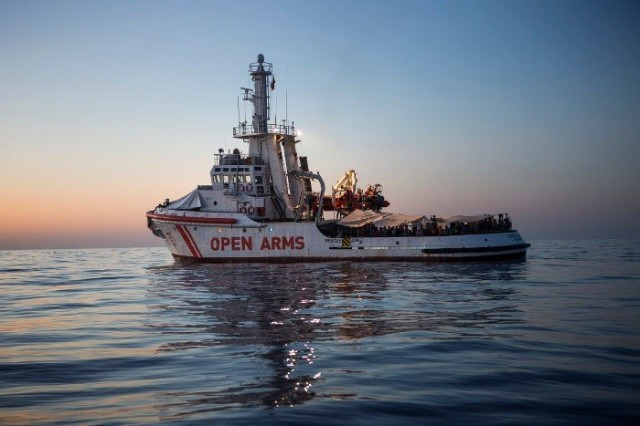 El capità de l'Open Arms defensa que van actuar coordinats amb Roma i complint les normes
