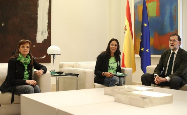Rajoy es compromet a millorar les condicions laborals de les 'Kellys'