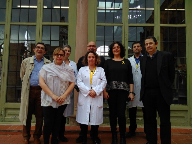 Sanitaris catalans s'uneixen en una plataforma per defensar el dret universal a l'assistència