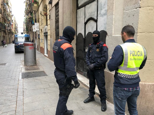 Dos detinguts en un operatiu antidroga al Raval