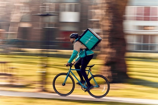 Condemnen a Deliveroo perquè els 'riders' són falsos autònoms