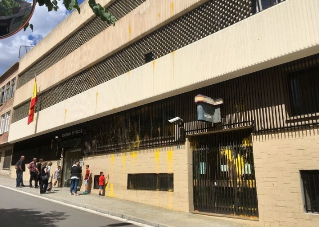 Comisara polica nacional ataque pintura amarilla 11062018