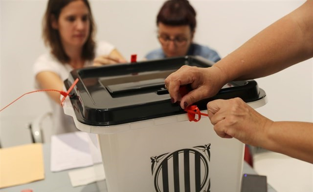 El Diplocat nega una previsió de despeses per a observadors però admet pagaments a visitants internacionals