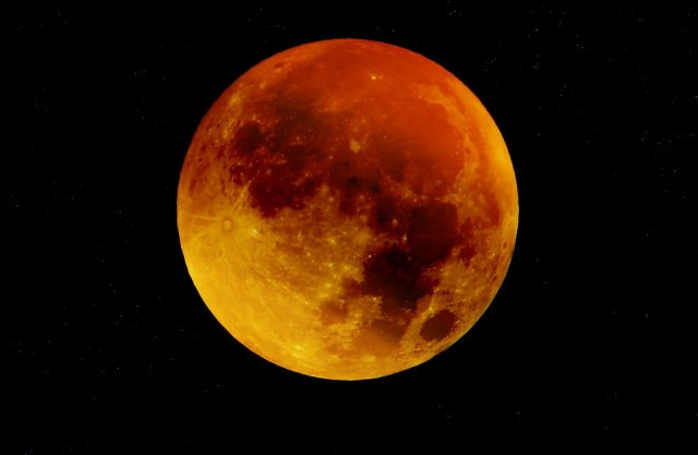 Eclipsi lunar amb la lluna de sang més llarg del segle