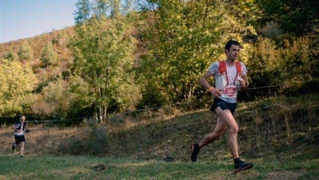 Kilian Jornet abandona l'Ultra Trail del Mont-Blanc per una picada d'abella