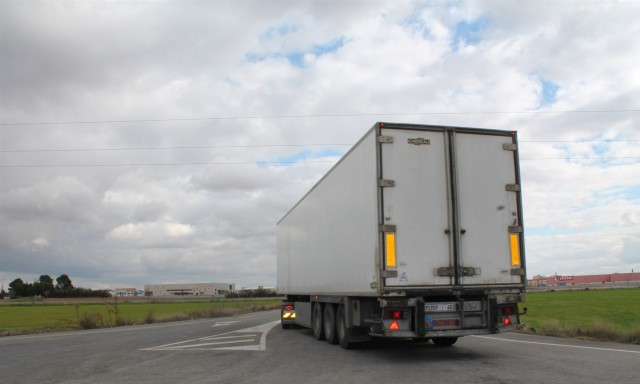 Foment prohibeix als camions circular per la N-340 i la N-420 catalanes des d'aquest diumenge