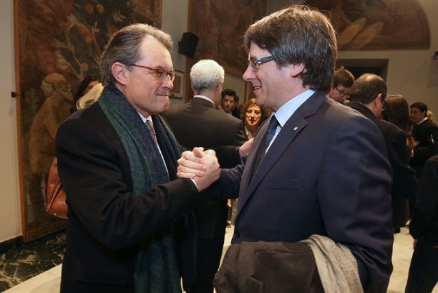 Artur Mas mou fitxa i amenaça el regnat de Puigdemont