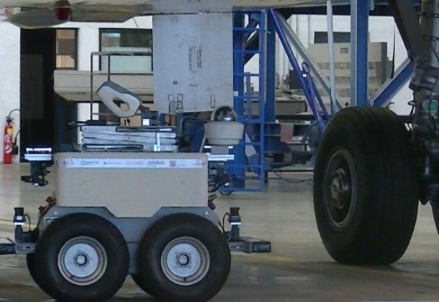 Arriben els cobots, els robots col·laboratius