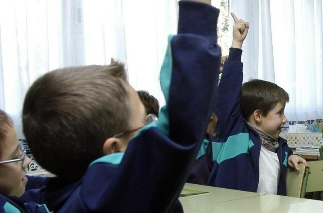 Col·legis de Girona reparteixen agendes amb llaços grocs entre els alumnes