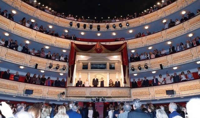 Teatro real casa real Reyes lazos amarillos 20092018