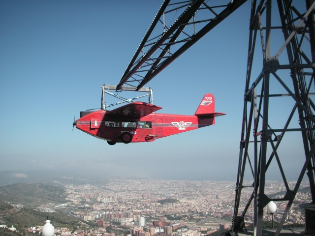 El Tibidabo de Barcelona reobre potenciant els espectacles a l'aire lliure