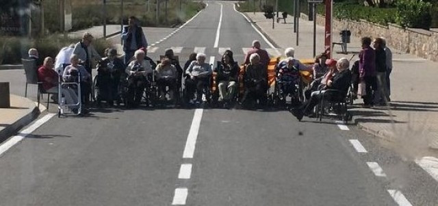Ancianos residencia silla ruedas 03102018
