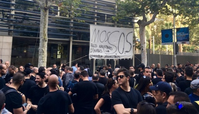 Els Mossos es tornen a manifestar contra les retallades d'Interior