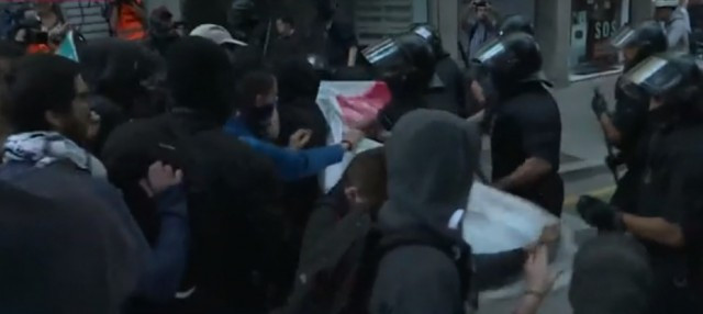 Càrregues dels mossos a la manifestació independentista a Sarrià