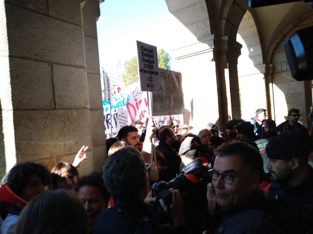 MossosimpidenamdicosentradaenelParlament