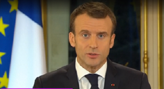 Macroncomparece