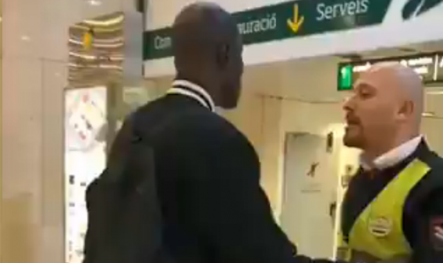 El vigilant de seguretat acusat de racisme a l'estació de Sants demanda a Sos Racisme