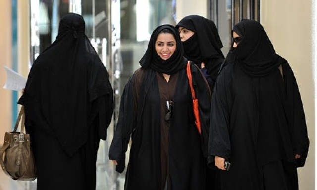 Les dones saudites ja poden viatjar a l'estranger sense demanar permís al marit