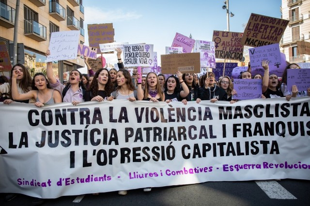 EuropaPress 1984397 Manifestacin de estudiantes en Barcelona por el Da de la Mujer