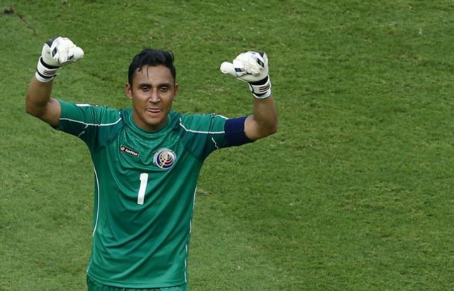 Keylor Navas s'alegra de l'arribada de Zidane... i li llença una llufa a Solari
