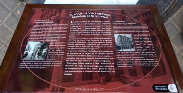 Placa junto a la Jefatura Superior de la Polica de Barcelona que recuerda la represin franquista