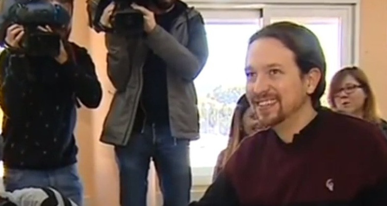Pablo Iglesias vota