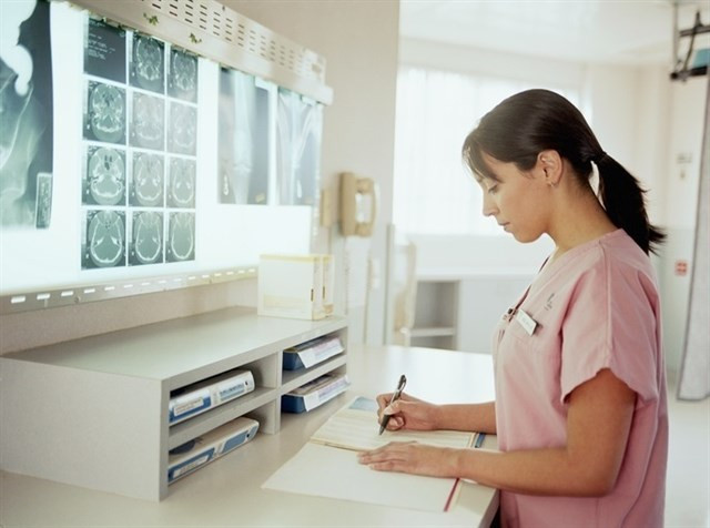 Satse demana als ajuntaments que contractin personal per a cuidar als fills dels sanitaris
