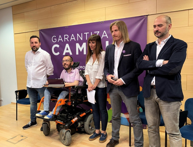Miguel Holgun Pablo Echenique Vernica Mellado Pablo Fernndez y Israel lvarez en un acto de Podemos