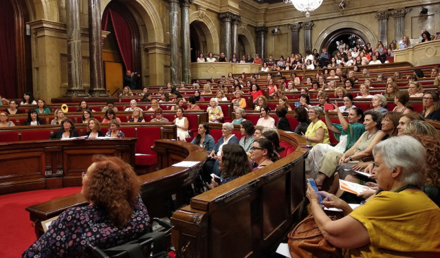 El Parlament rebutja la sentència de l'1-O amb l'abstenció dels comuns