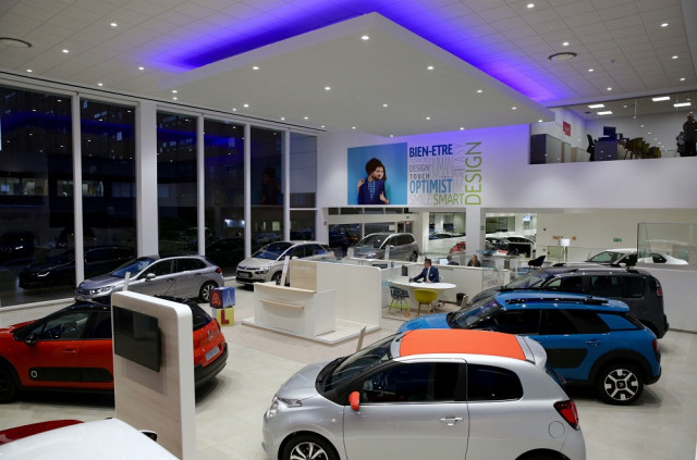 Les vendes d'automòbils es desplomen més del 30 per cent a l'agost