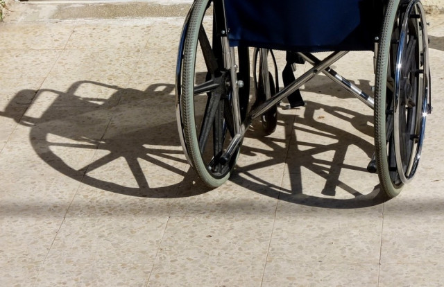 Persones amb discapacitat física lamenten que les noves tarifes de transport excloguin acompanyants