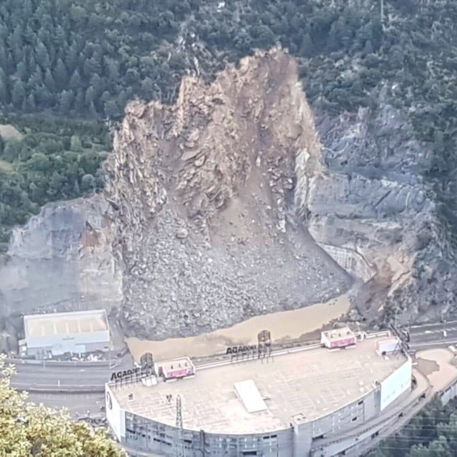 Avalanchaquehacortadolacarreterageneral1enAndorra