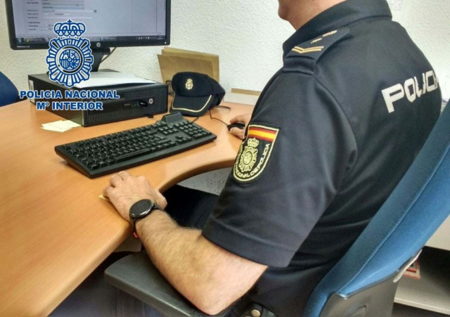 Desarticulen una banda a Barcelona que concertava matrimonis per a permisos de residència