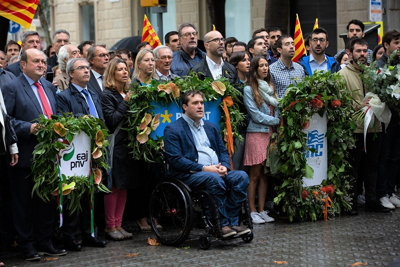 Ofrendas por la Diada Andoni Ortuzar (PNV); Mercu00e8 Homs David Bonvehu00ed Neus Muntu00e9 Xavier Trias Artur Mas Josep Maldonado Josep Lluu00eds Cleries